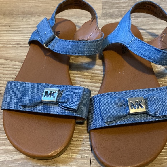 Michael Kors Elise Girls Sandals - NWOT - Picture 3 of 9